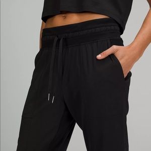 Lulu lemon dance studio Jogger crop